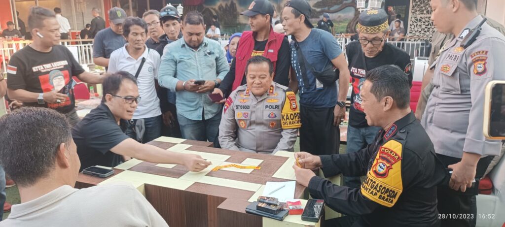 203CFB13-A39C-4485-BA3E-005AD1E3BDEB