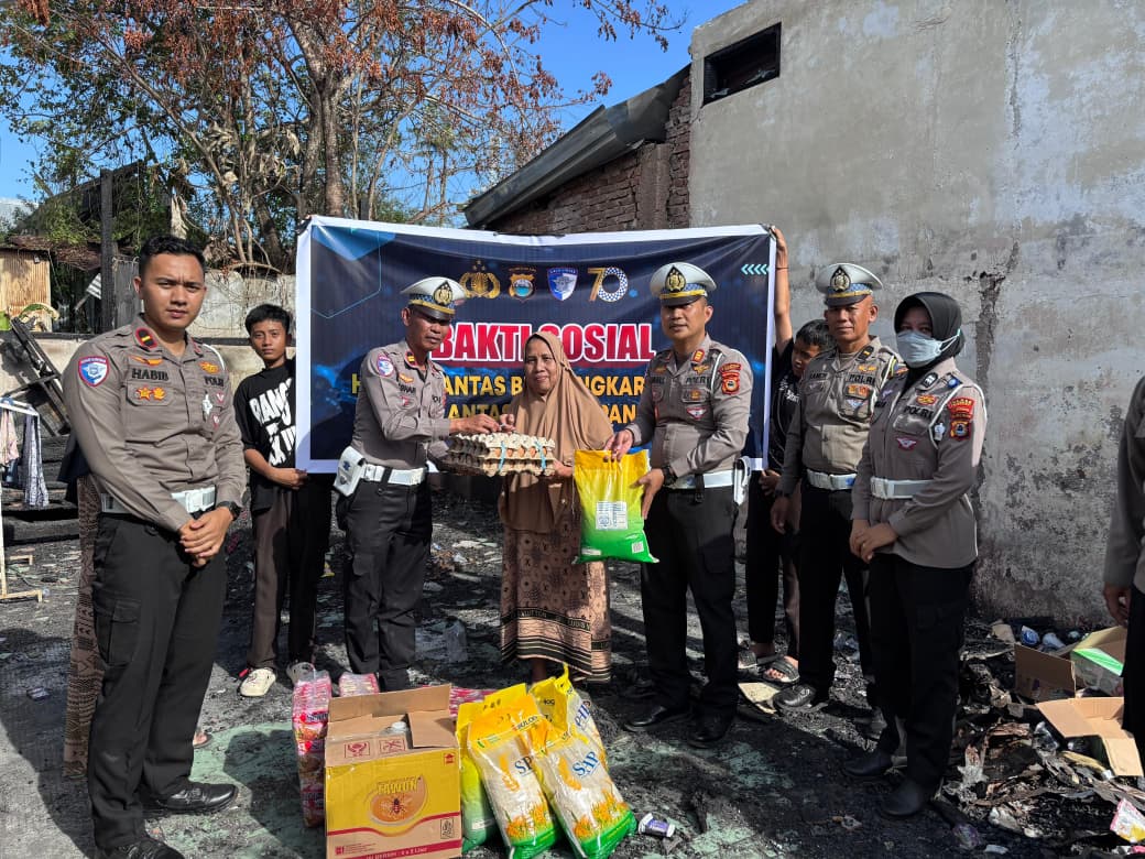 Satlantas Polres Pangkep Tebar Kepedulian di HUT Lantas ke-70, Warga  Terharu - jejakterkini.online